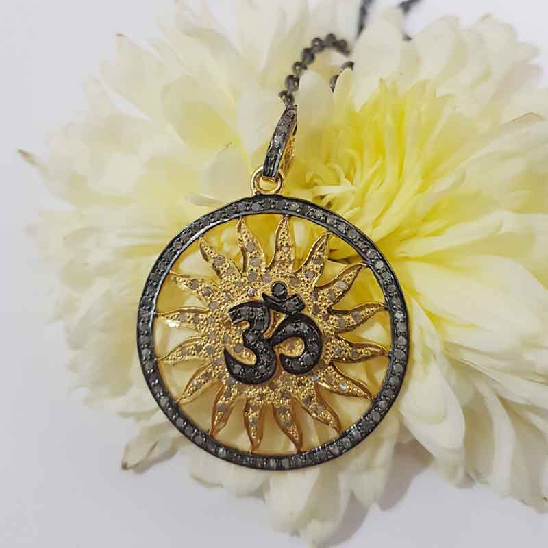 Good Looking Handmade Designer Ohm Pendant, Fancy Design, Ohm Round Shape Design