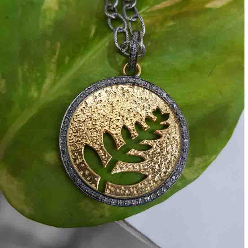 Charming Circle With Beautiful Leaf Pendant, Round Necklace, Silver jewelry